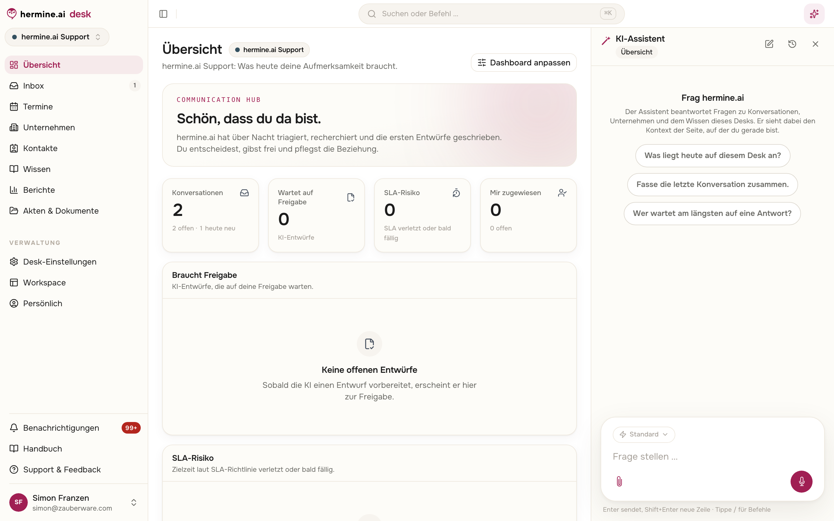 Panelkopf des KI-Assistenten mit den Schaltflächen Neuer Chat und Verlauf