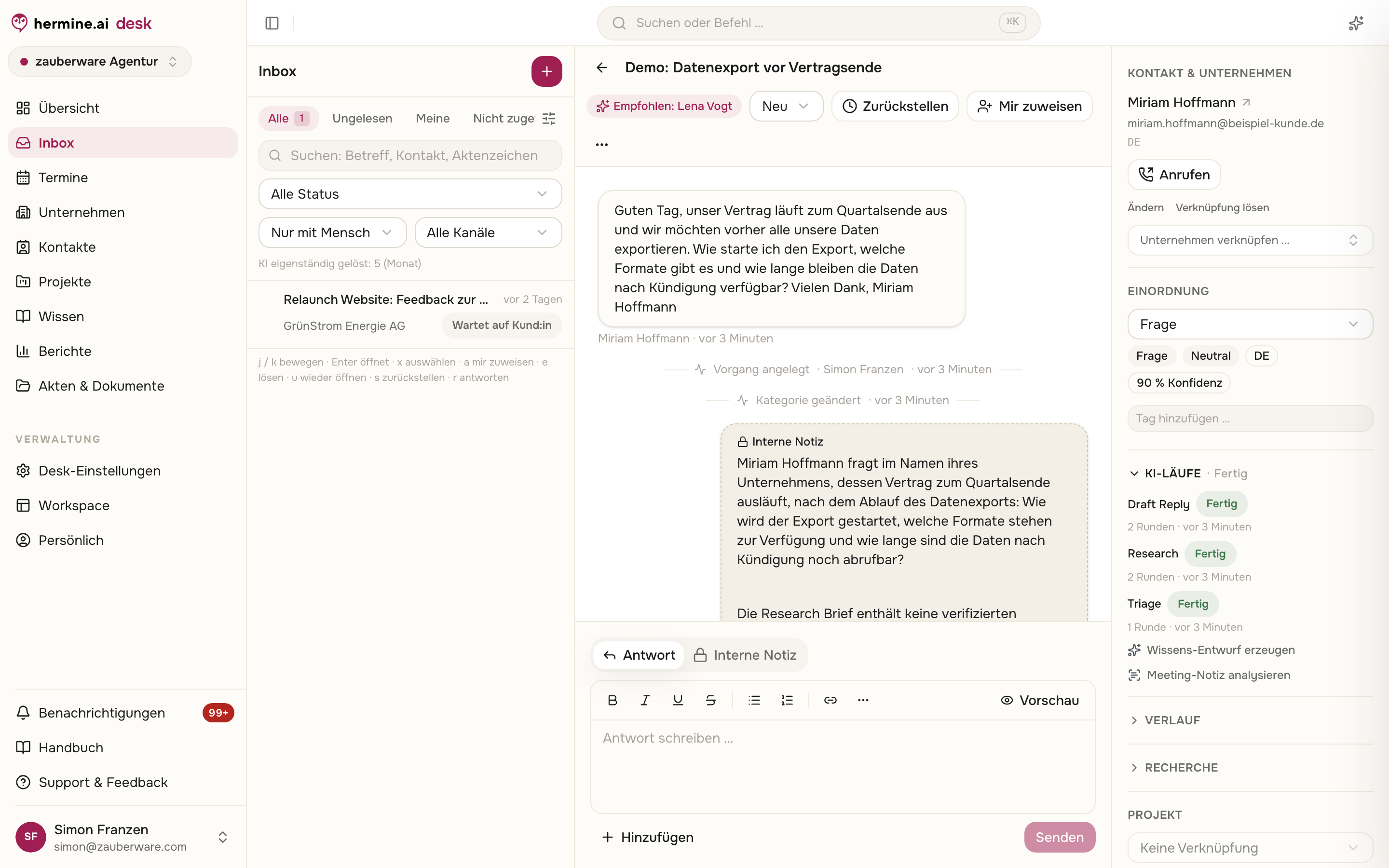 Kontextpanel mit aufgeklappten KI-Läufen: Triage, Research und Draft Reply mit Status Fertig