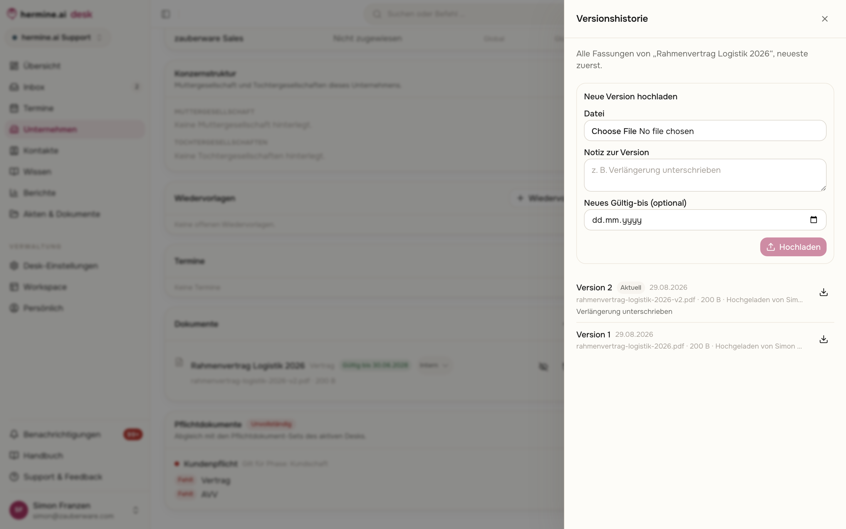 Drawer Versionshistorie mit Versionsliste, Download je Version und dem Formular Neue Version hochladen mit Datei, Notiz und Gültig-bis