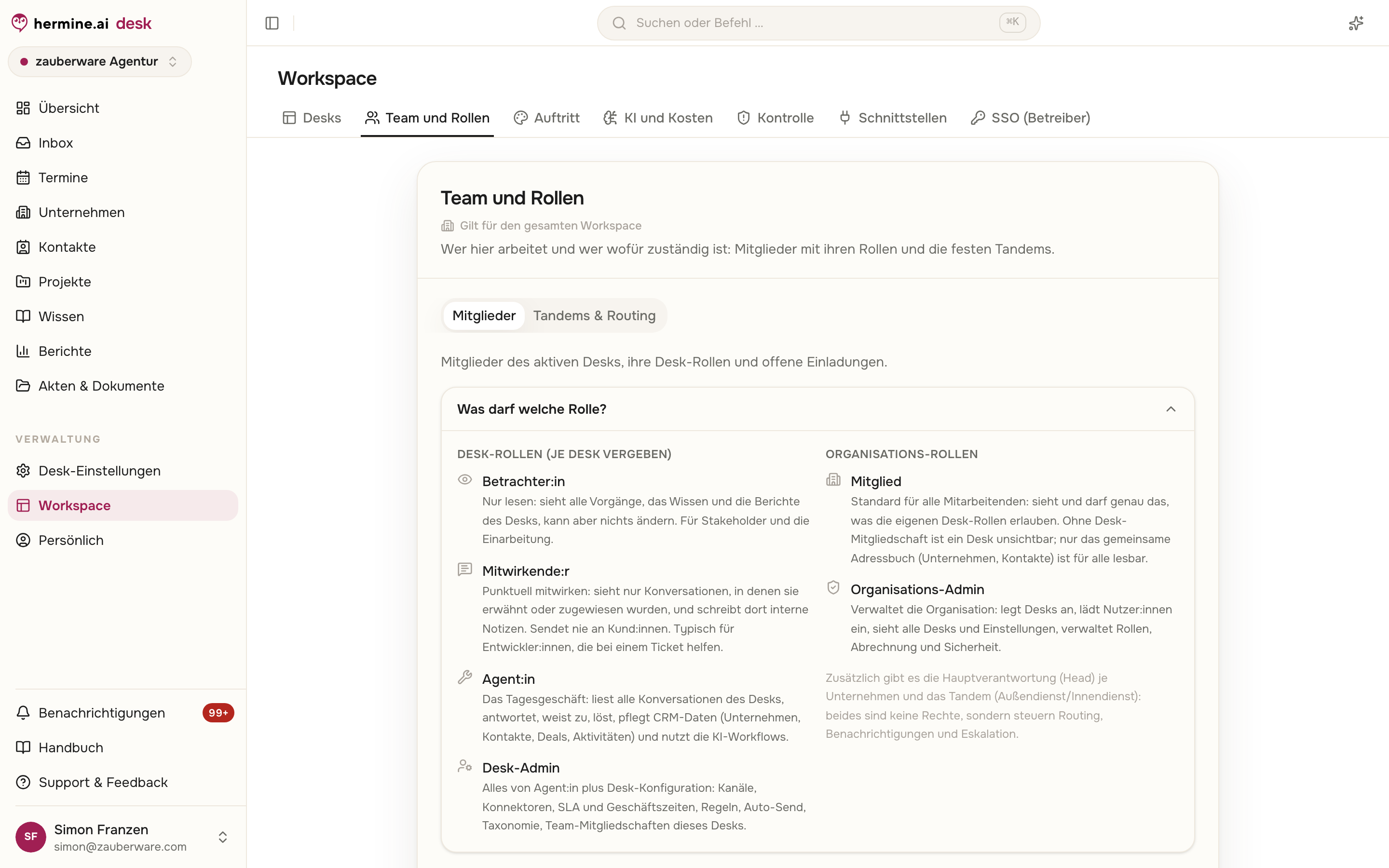 Team und Rollen mit Einladungsformular, Mitgliederliste des Desks und offenen Einladungen